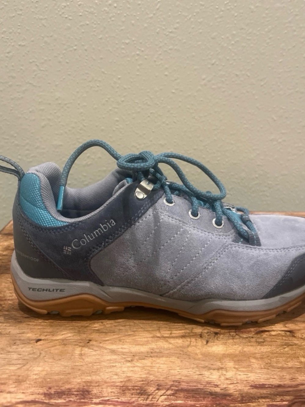 Columbia Women's Light Gray & Teal Trail Sneaker